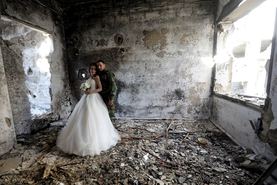 война в Сирии, свадебная фотография, руины города, фото № 2
