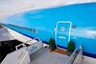 Самолет KLM Airlines превратили в квартиру, и получилось красиво