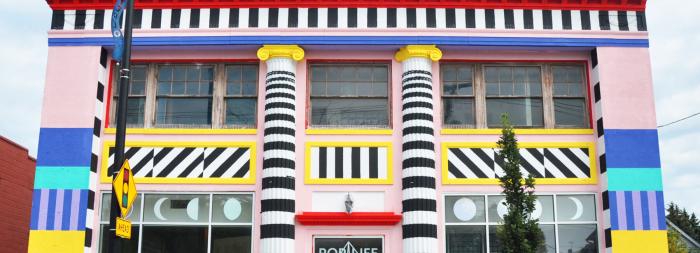Камилла Валала превратила исторический банк Кливленда в красочное здание
