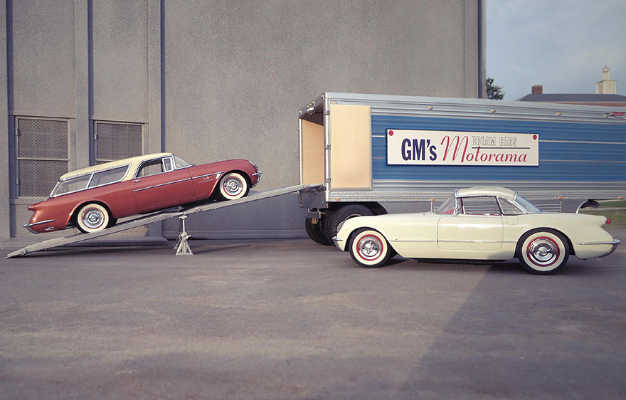 Историческое фото автомобильных моделек