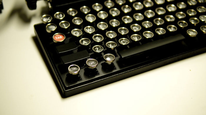 Как превратить винтажную пишущую машинку в клавиатуру. Фото № 4