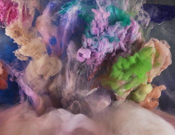 Фотографии цветного дыма от Кима Кивера. Краска в аквариуме