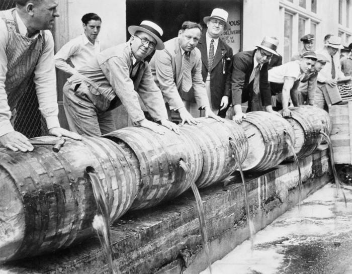 Сухой закон в США: история уничтожения спиртного с 1920 по 1933 год