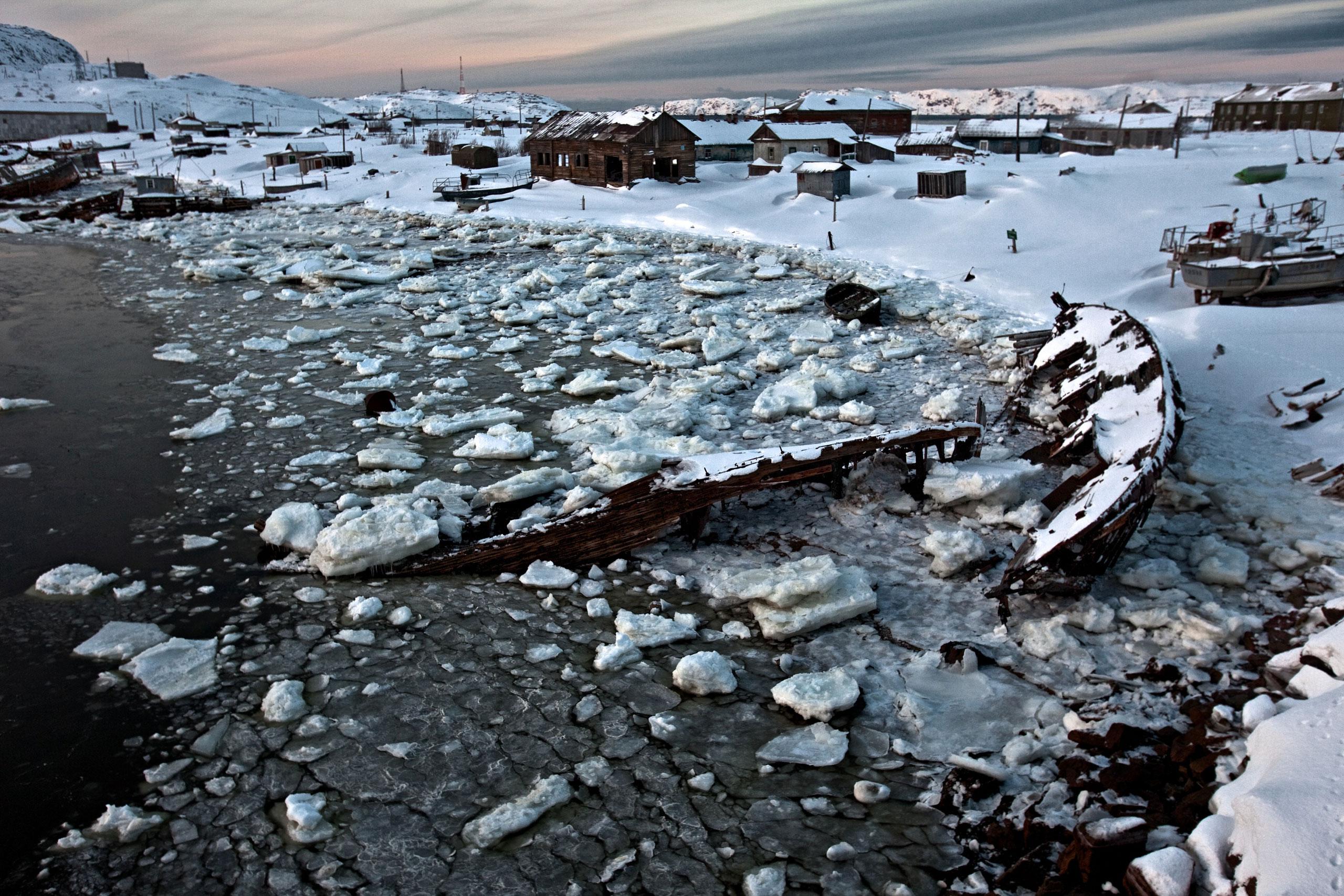 Зона крайнего севера россии. Арктика Териберка. Загрязнение Арктики. Экология Арктики. Загрязнение вод Арктики.