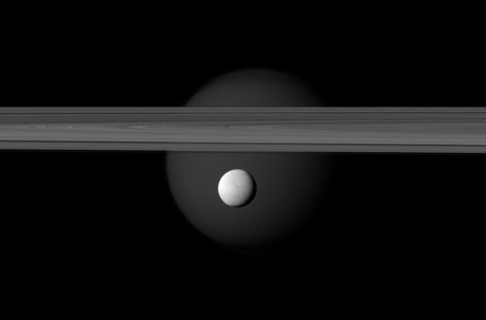 Энцелад: ледяной спутник Сатурна с океаном воды