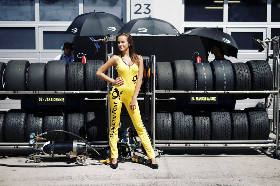 девушки с гонок DTM, сезон 2015 года, автоспорт-12
