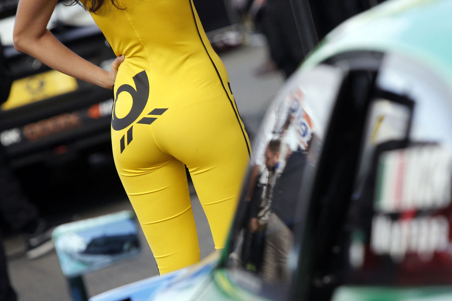 девушки с гонок DTM, сезон 2015 года, автоспорт-4