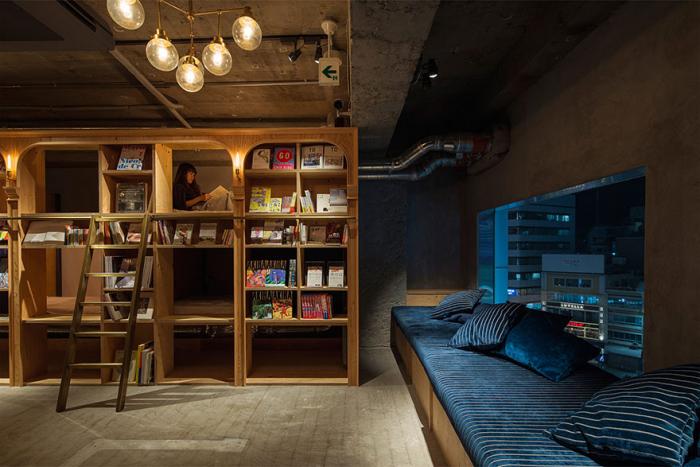 Книжный отель в Японии. 1700 книг и спальное место рядом