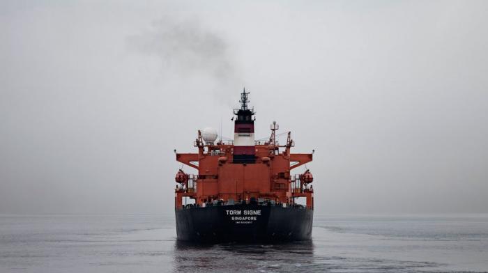 Тихая красота: фотографии одиноких грузовых кораблей в океане