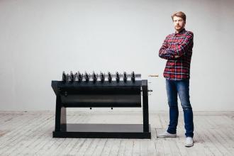Новый музыкальный инструмент – десять пистолетов