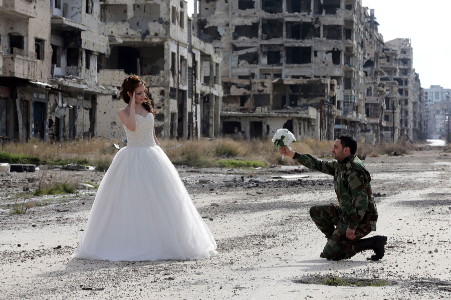 война в Сирии, свадебная фотография, руины города, фото № 1