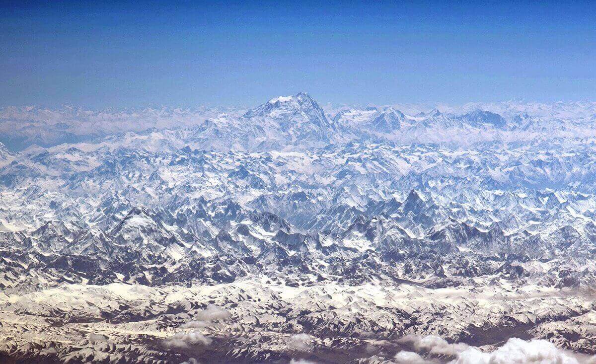 2.Вид под углом на Гималайскую горную цепь, запечатлено 15.05.2016.