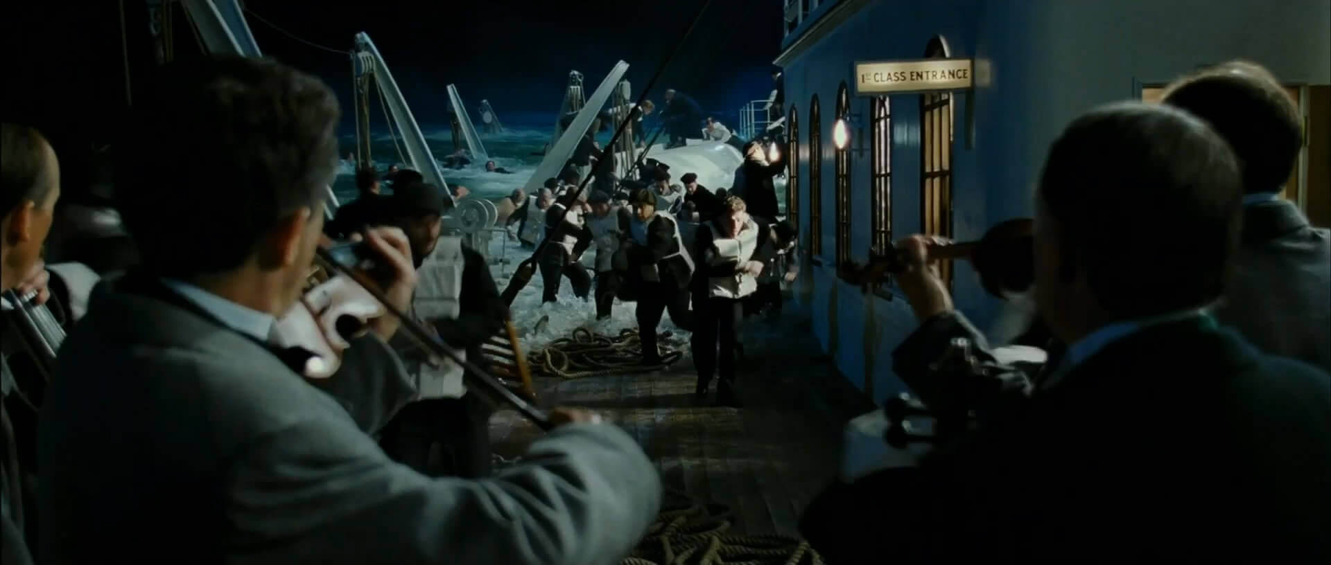 оркестр Титаника играл до трагического финала