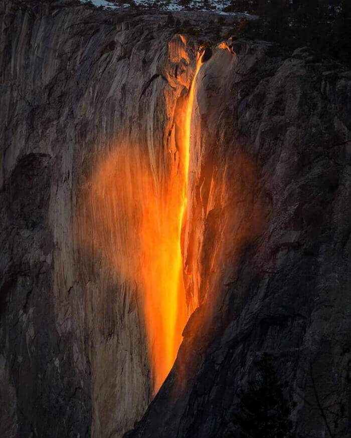 Йосемитский огненный водопад