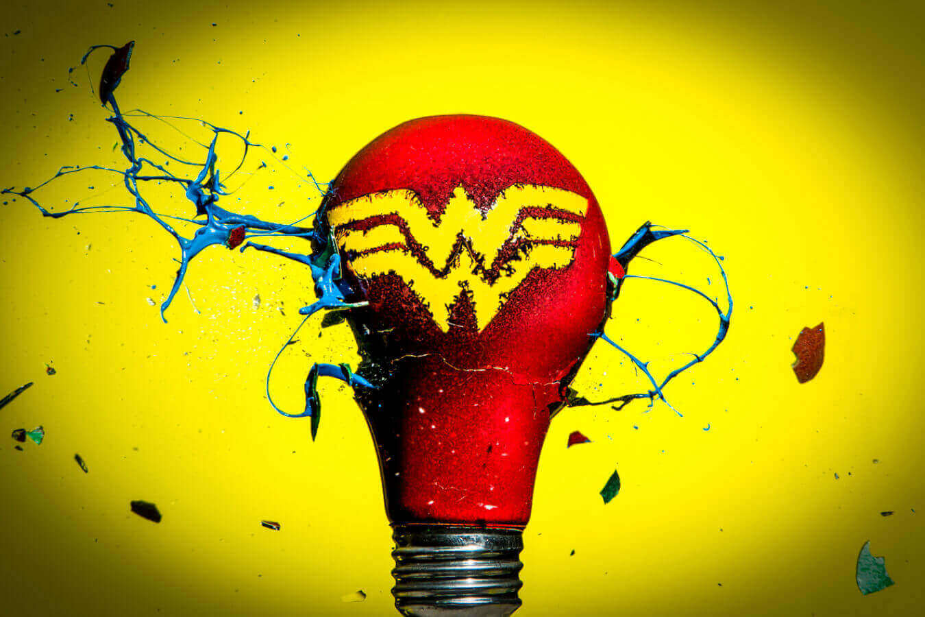 Чудо-женщина - Супергерои из лампочек