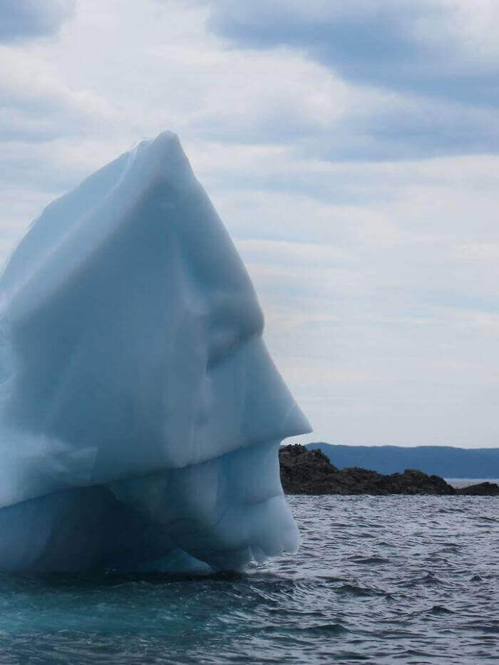 Этот айсберг похож на Бэтмена