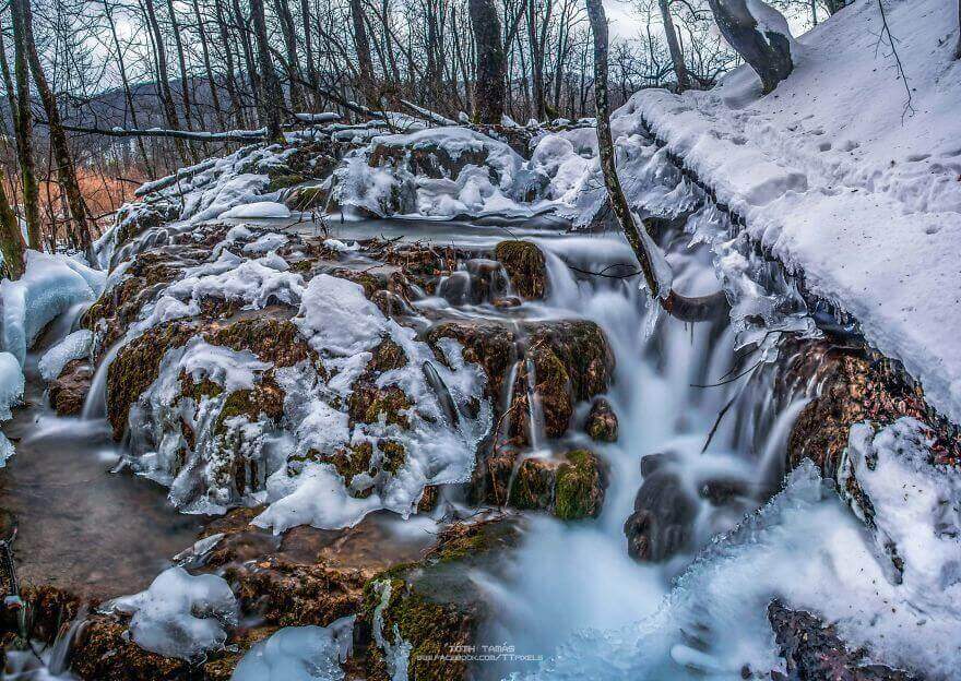 замёрзший водопад в Хорватии