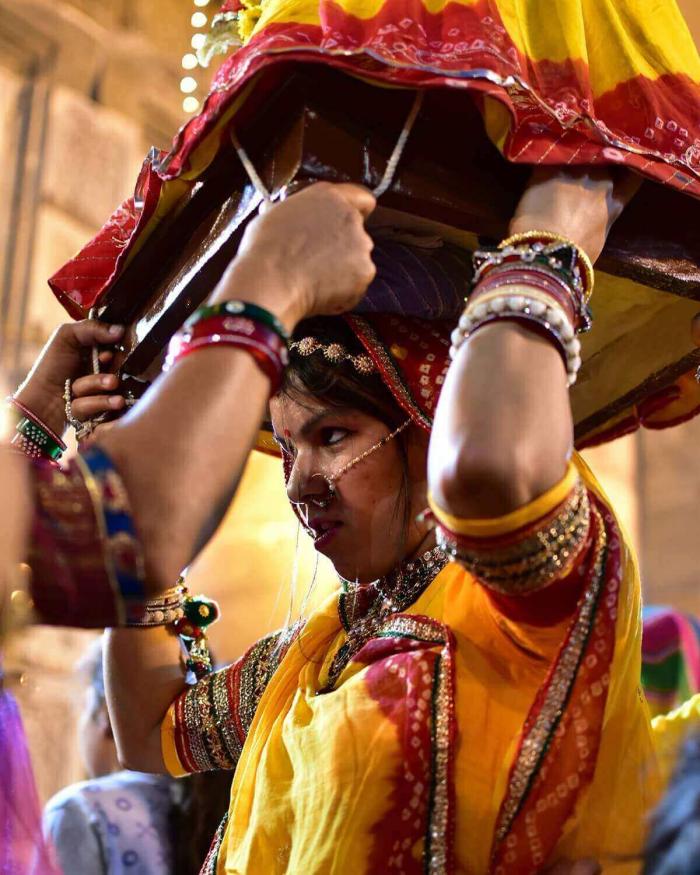Фестиваль Гангаур – индийский праздник весны и семейного счастья