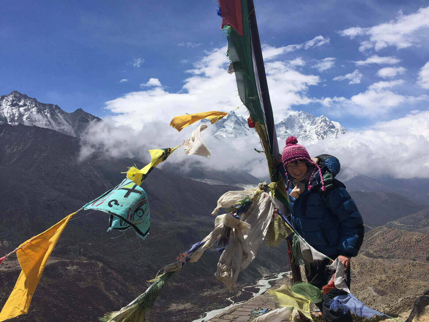  Ванг Пинг и флажки на вершине Эвереста