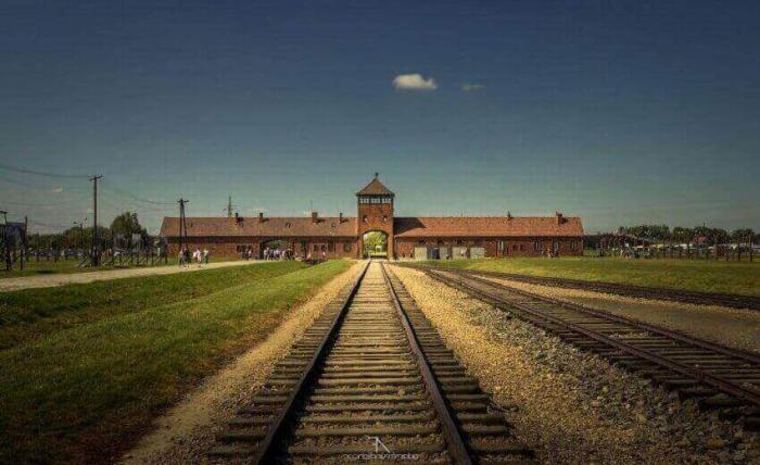 Необычные фотографии Освенцима в цвете