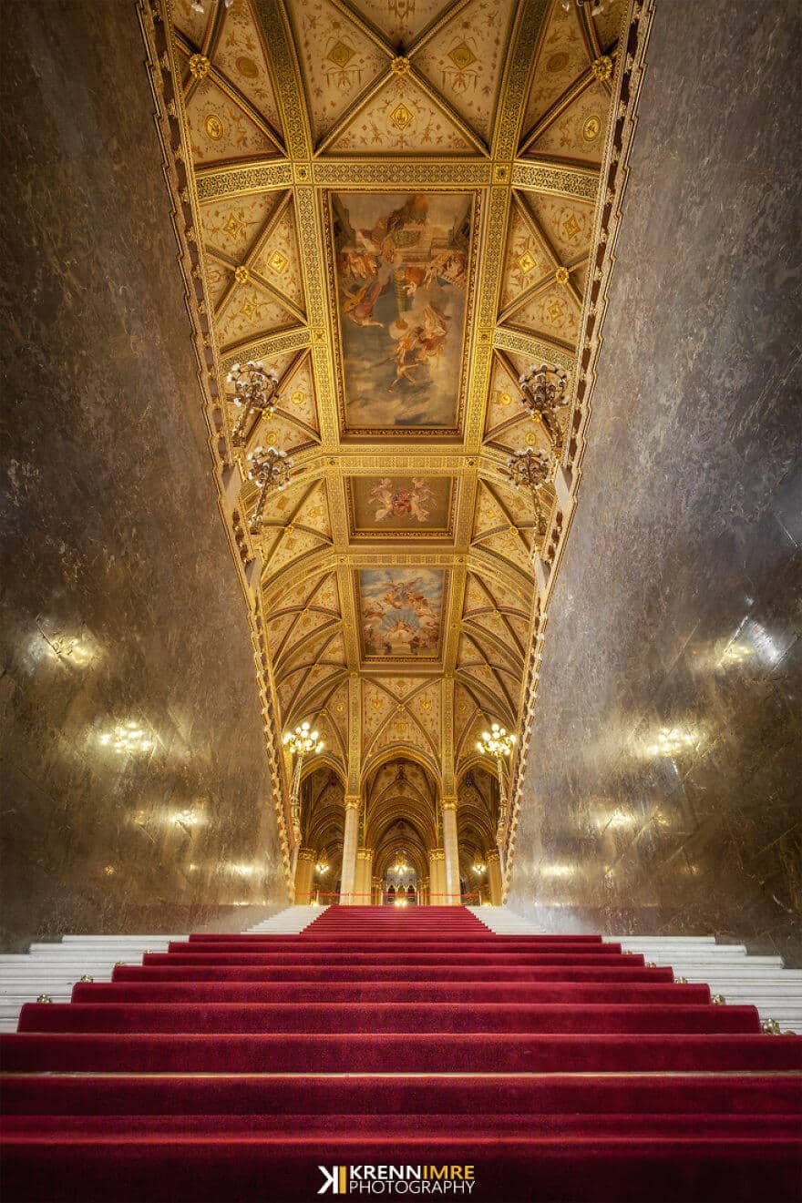 Венгерский парламент Кренн Имре за стенами