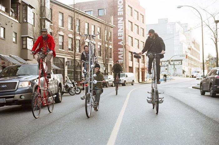 По Ванкуверу разъезжают несколько уникальных двухэтажных велосипедов