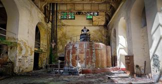 Я сфотографировал живописную заброшенную электростанцию