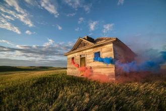 Фотограф Даниэль Кессель и его оригинальный проект с заброшенными зданиями