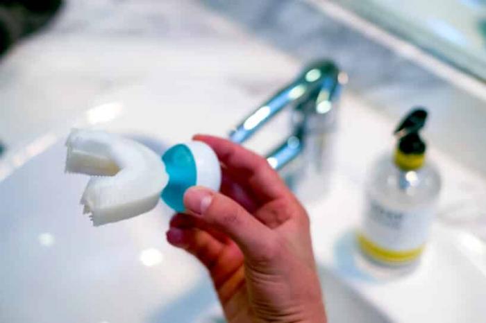 Новая зубная щетка Amabrush одновременно очищает все зубы за 10 секунд