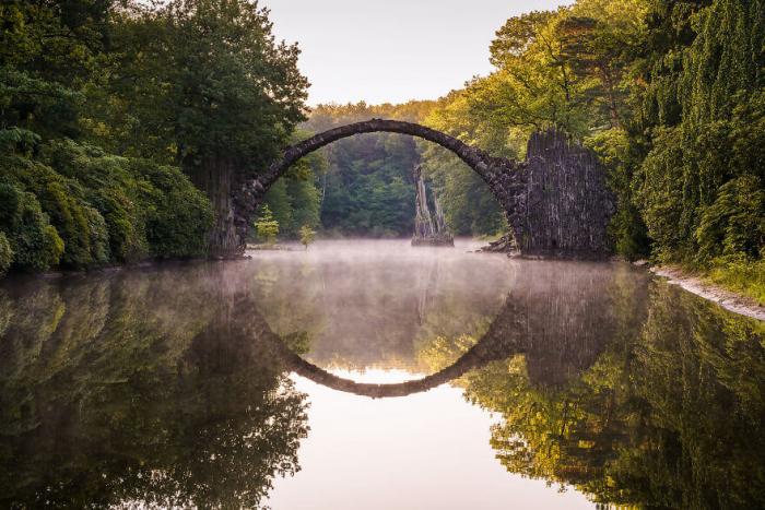 Удивительный «дьявольский» мост, который создает оптическую иллюзию