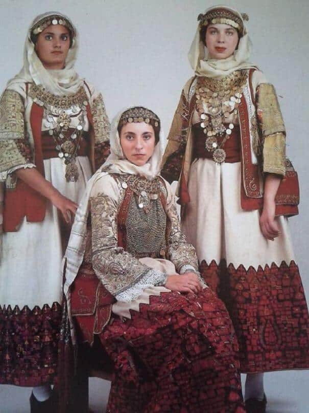 женщины в традиционных костюмах, Греция, фото 8