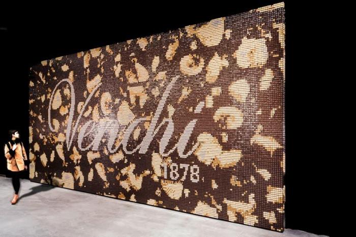 Съедобный павильон Карло Ратти изготовлен из 30 000 шоколадных конфет Venchi