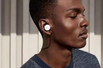 Google Pixel Buds – беспроводные наушники-переводчик