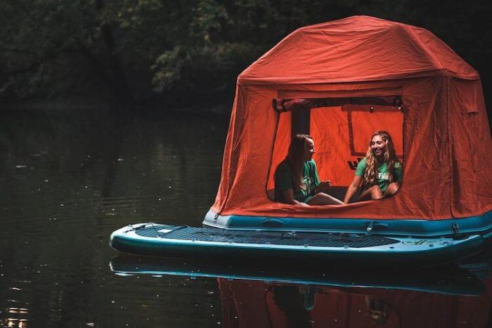 Инновационная палатка на воде — кровать для сна под звездами