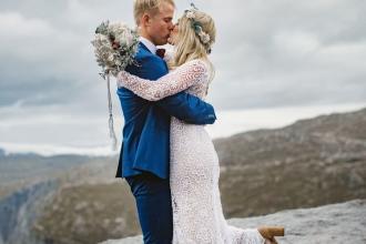 Свадебная фотосессия на «Языке Тролля» в Норвегии