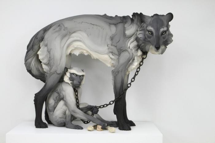 Новые скульптуры животных Бет Кавенер пугают своими человеческими эмоциями