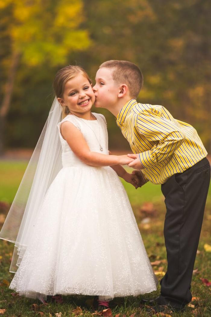 5-летняя девочка с болезнью сердца «вышла замуж» за своего возлюбленного друга