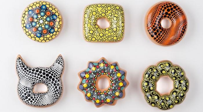 Красочные пончики в «керамической» глазури