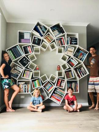 Оригинальная книжная полка DIY
