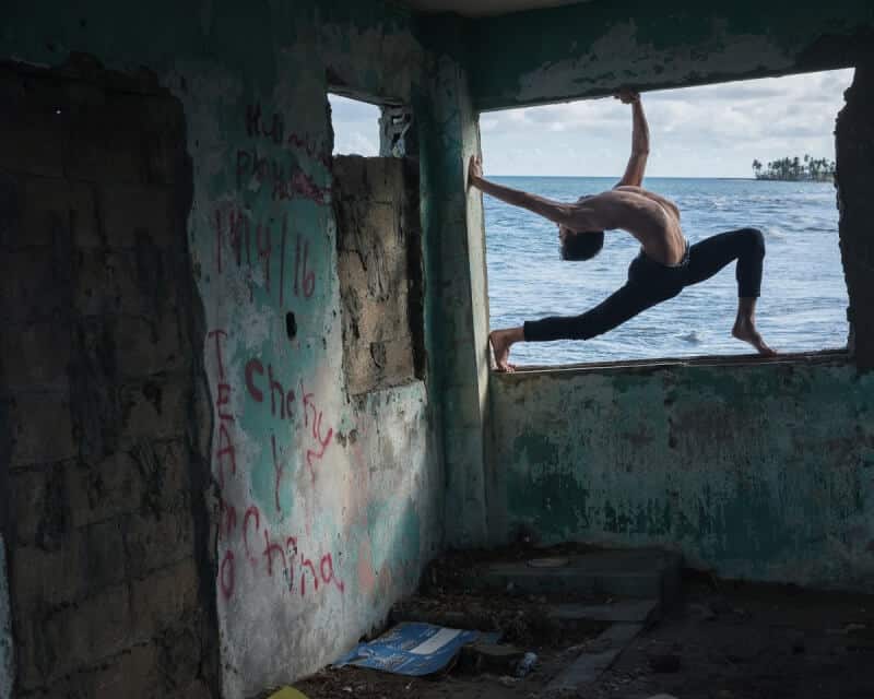 фотографии танцоров на фоне разрушений в Пуэрто-Рико, ураган Мария, фото 6