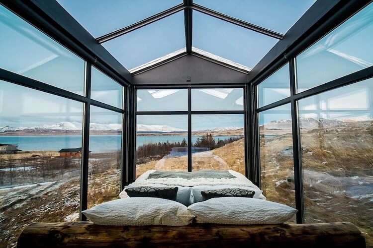 Исландский коттедж с панорамными окнами, северное сияние, фото 2