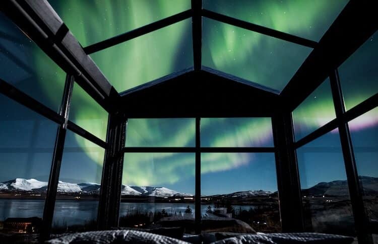 Исландский коттедж с панорамными окнами, северное сияние, фото 5