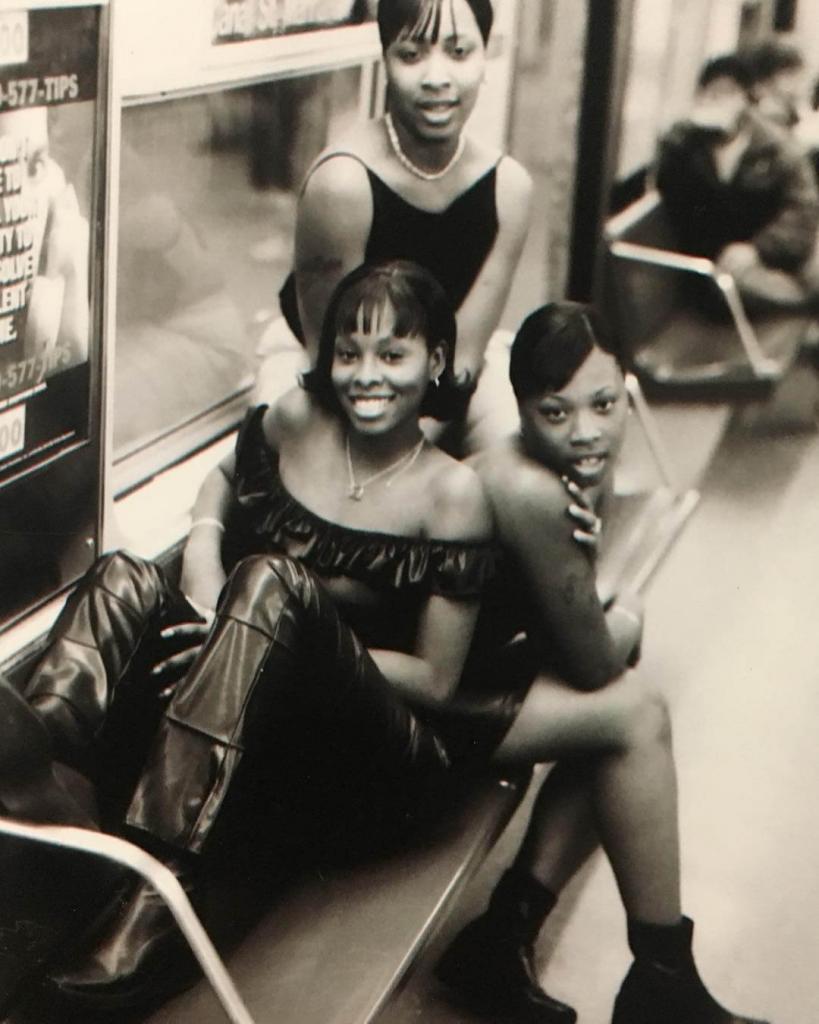«Девушки моей мечты» Бруклин, в поезде маршрута J. 2000.